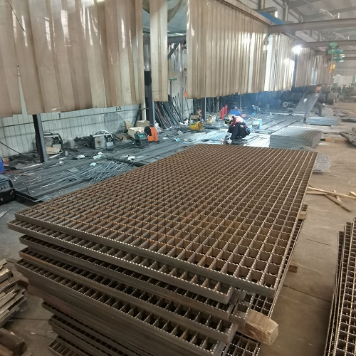 齒形防滑鋼格柵鋼格板：戶外平臺(tái)安全的靠譜選擇