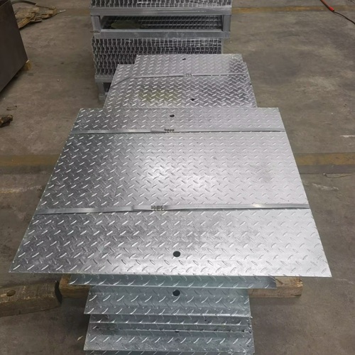 鋼格板在城市廣場中的創(chuàng)新應(yīng)用